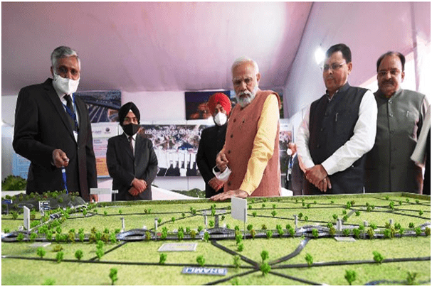 प्रधानमंत्री ने देहरादून में लगभग 18,000 करोड़ रुपये की लागत वाली विभिन्न परियोजनाओं का किया उद्घाटन  और रखी आधारशिला 