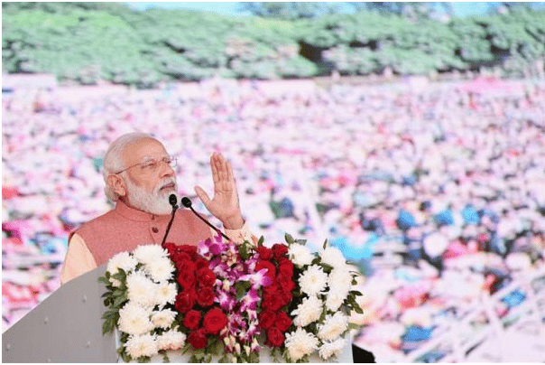 प्रधानमंत्री ने देहरादून में लगभग 18,000 करोड़ रुपये की लागत वाली विभिन्न परियोजनाओं का किया उद्घाटन  और रखी आधारशिला 