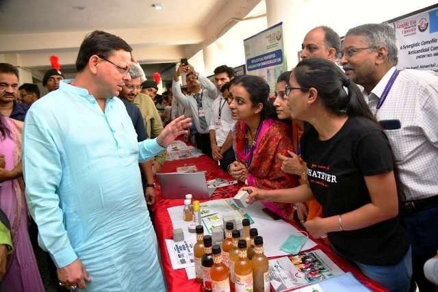 मुख्यमंत्री श्री पुष्कर सिंह धामी ने आज ग्राफ़िक एरा में आयोजित 15-16वीं उत्तराखण्ड राज्य विज्ञान एवं तकनीकी कांग्रेस का शुभारंभ किया