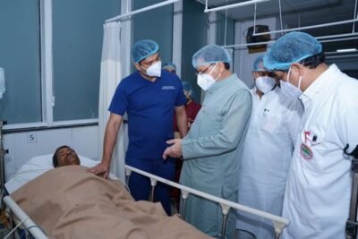 मुख्यमंत्री श्री पुष्कर सिंह धामी ने एम्स ऋषिकेश पहुँचकर जनपद चमोली की घटना में घायल हुए छह लोगों का हाल-चाल जाना