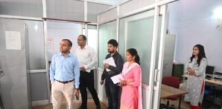DM Tehri ने किया विकास भवन स्थित कार्यालयों का औचक निरीक्षण, PMGSY कार्यालय में अमीन की लापरवाही पर स्पष्टीकरण तलब कर वेतन रोकने के दिए निर्देश