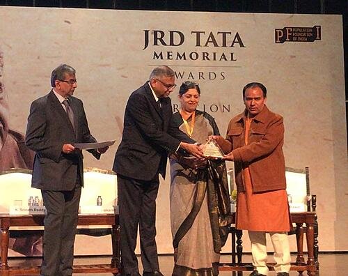 स्वास्थ्य मंत्री डॉ. रावत ने ग्रहण किया टाटा मेमोरियल अवार्ड