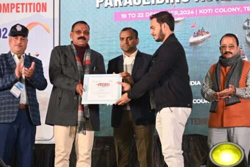 टिहरी झील कोटी कालोनी में आयोजित पैराग्लाइडिंग एक्रो एवं SIV प्रतियोगिता का हुआ समापन